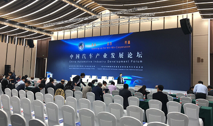 唐能风采  第二届进博会再现唐能翻译的身影